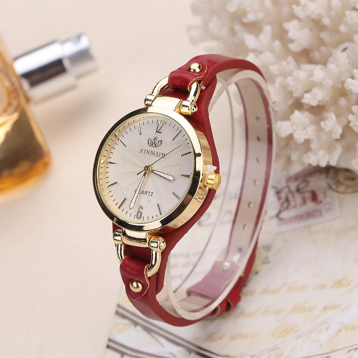 Minimalist Women’s Quartz Watch – Leather Strap Dial