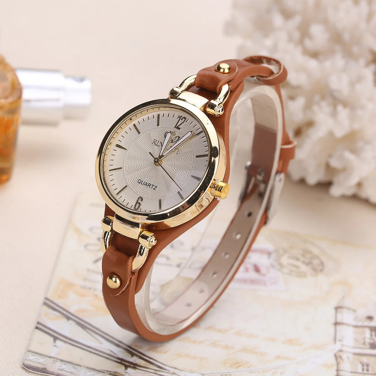 Minimalist Women’s Quartz Watch – Leather Strap Dial