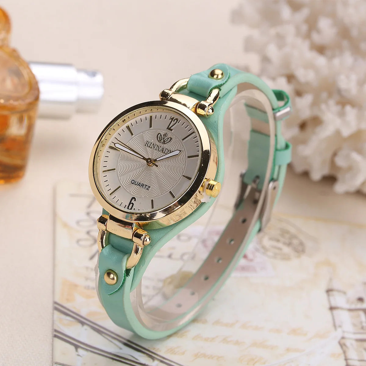 Minimalist Women’s Quartz Watch – Leather Strap Dial